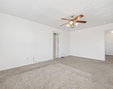 15515 Waldron Circle - Photo Thumbnail 17