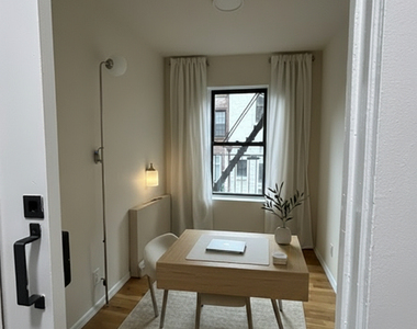 west 13th street/6th Ave - Photo Thumbnail 2
