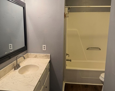 126 Harbour Lane - Photo Thumbnail 10
