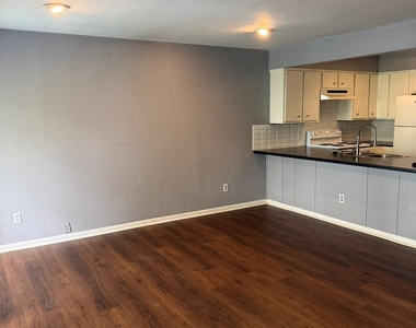 126 Harbour Lane - Photo Thumbnail 6