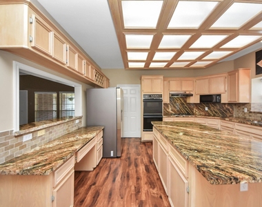 16710 Colony Terrace Drive - Photo Thumbnail 12