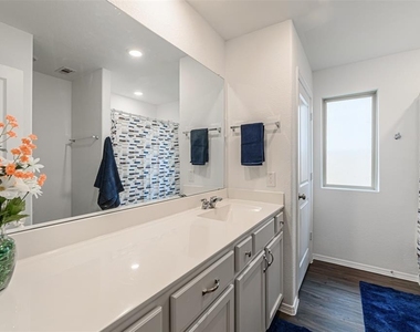 18419 Cobalt Cove Ln - Photo Thumbnail 10