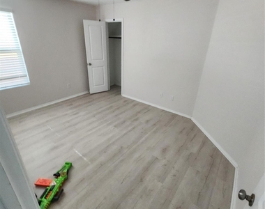 18419 Cobalt Cove Ln - Photo Thumbnail 9