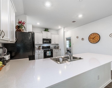 18419 Cobalt Cove Ln - Photo Thumbnail 6