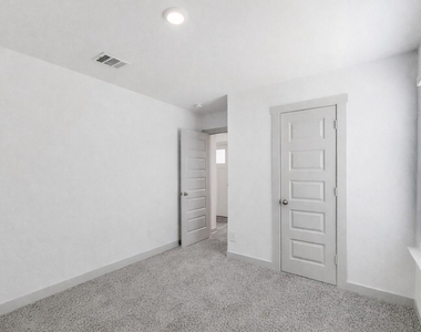 13513 Bonita Island Way - Photo Thumbnail 15