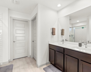 13513 Bonita Island Way - Photo Thumbnail 4