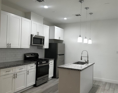 7209 Carver Road - Photo Thumbnail 1