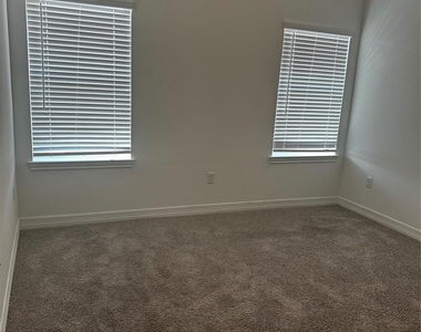 7209 Carver Road - Photo Thumbnail 3