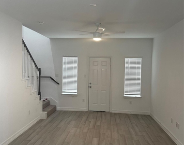 7209 Carver Road - Photo Thumbnail 2