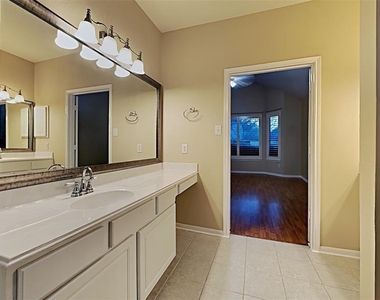 2114 Winding Hollow Drive - Photo Thumbnail 11