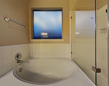 2114 Winding Hollow Drive - Photo Thumbnail 10