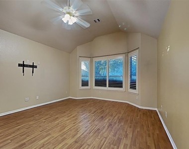 2114 Winding Hollow Drive - Photo Thumbnail 9