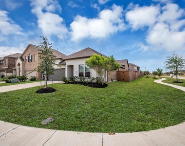 2502 Ocean Key Drive - Photo Thumbnail 2