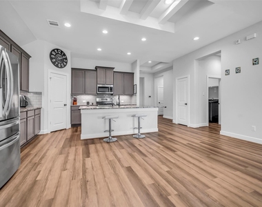 2502 Ocean Key Drive - Photo Thumbnail 7