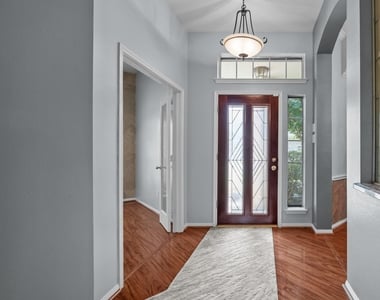 2723 Shelby Drive - Photo Thumbnail 2