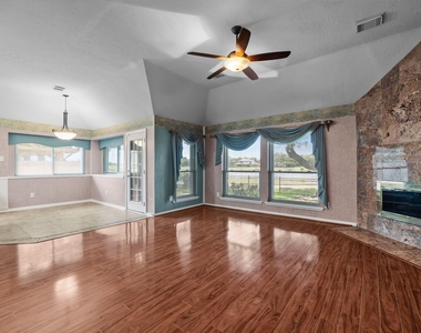 2723 Shelby Drive - Photo Thumbnail 4
