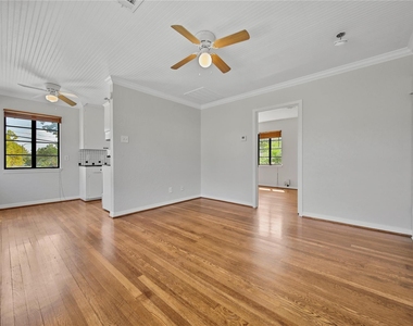 216 1/2 Munford Street - Photo Thumbnail 8