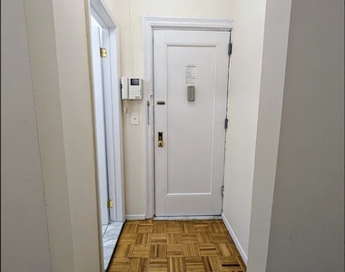 East 79th Street - Photo Thumbnail 8