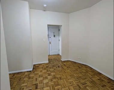 East 79th Street - Photo Thumbnail 3