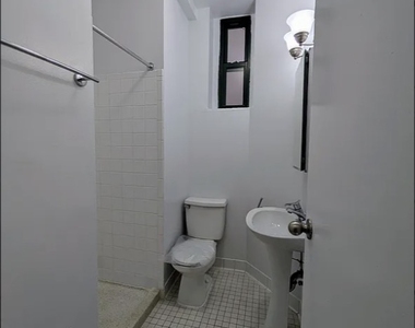 East 79th Street - Photo Thumbnail 9