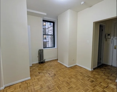 East 79th Street - Photo Thumbnail 7