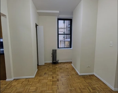 East 79th Street - Photo Thumbnail 5