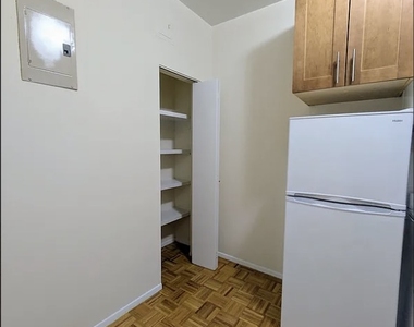 East 79th Street - Photo Thumbnail 2