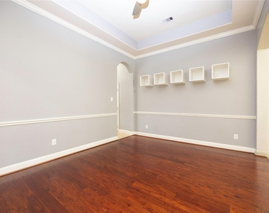 6743 Honeycrest Lane - Photo Thumbnail 5