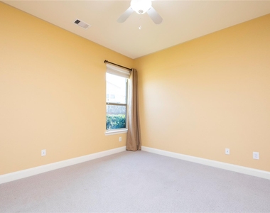 6743 Honeycrest Lane - Photo Thumbnail 15