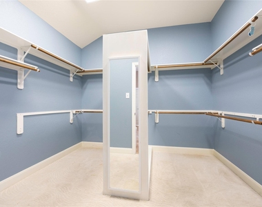 6743 Honeycrest Lane - Photo Thumbnail 11