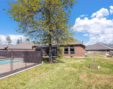 6743 Honeycrest Lane - Photo Thumbnail 17