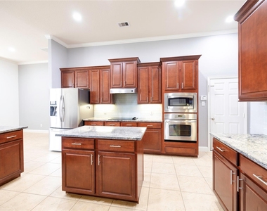 6743 Honeycrest Lane - Photo Thumbnail 3