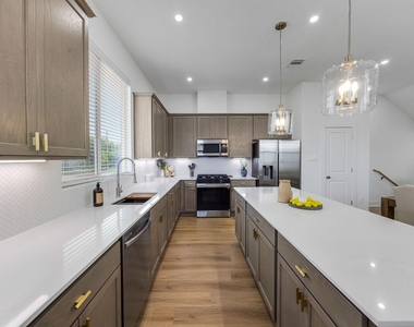 1648 W Tidwell Road - Photo Thumbnail 10