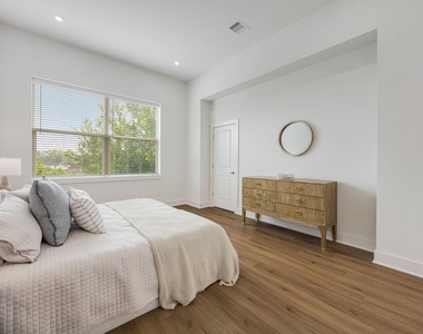 1648 W Tidwell Road - Photo Thumbnail 14