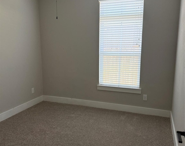 16610 Oasis Meadow Lane - Photo Thumbnail 6