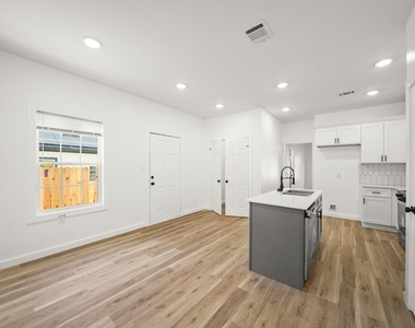 2195 W Lang - Photo Thumbnail 1