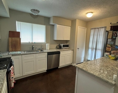 19510 Lazy Valley Drive - Photo Thumbnail 4