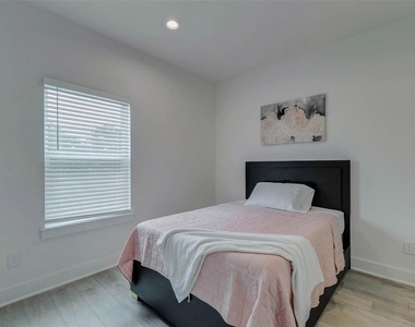 5727 Elysium Street - Photo Thumbnail 13