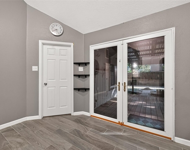 10031 Prospect Hill Drive - Photo Thumbnail 11