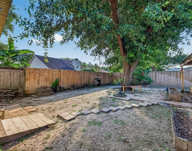10031 Prospect Hill Drive - Photo Thumbnail 32