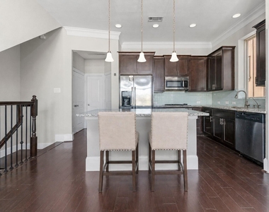 1812 Dennis Street - Photo Thumbnail 12