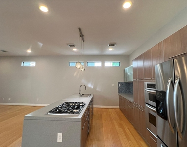 2314 Camden Drive - Photo Thumbnail 11