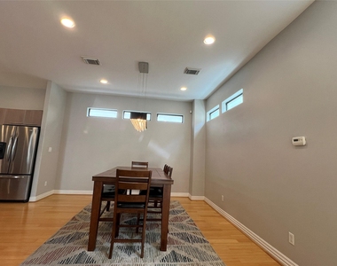2314 Camden Drive - Photo Thumbnail 8