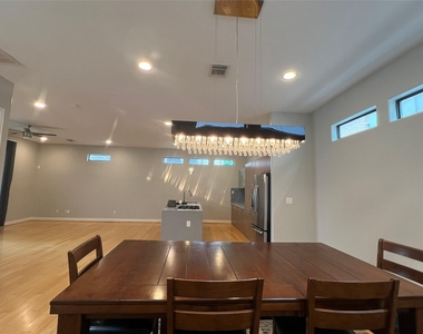 2314 Camden Drive - Photo Thumbnail 9