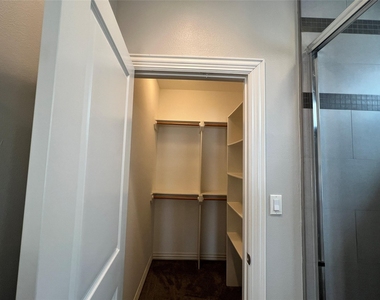 2314 Camden Drive - Photo Thumbnail 5