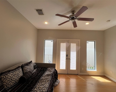2314 Camden Drive - Photo Thumbnail 2
