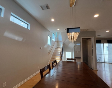 2314 Camden Drive - Photo Thumbnail 7