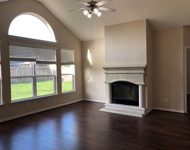 26310 Creston Woods Drive - Photo Thumbnail 3