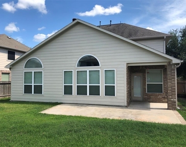 26310 Creston Woods Drive - Photo Thumbnail 17