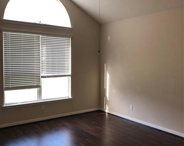 26310 Creston Woods Drive - Photo Thumbnail 8